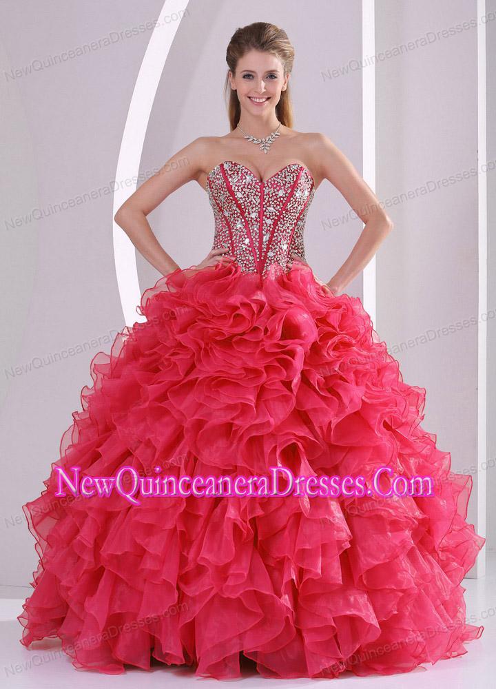 Ball Gown Sweetheart Ruffles and Beading Decorate Beautiful Quinceanera Dresses in Sweet 16