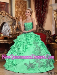 Elegant Apple Green Ball Gown Strapless Taffeta Appliques Quinceanera Dress