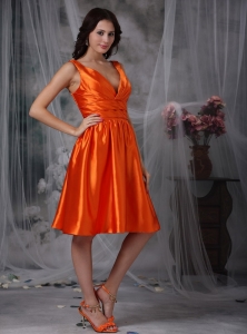 Orange Red Column V-neck Knee-length Taffeta Ruch Dama Dresses for Quinceanera