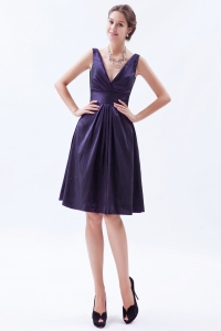 Purple Empire V-neck Knee-length Taffeta Beading Dama Dresses for Quinceanera