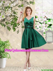 Wonderful V Neck Bowknot Hunter Green Dama Dresses with Knee Length