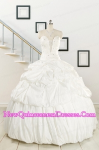 2015 White Taffeta Dresses For a Quinceanera with Beading and Pick Ups