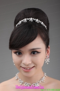 Unique and Gorgeous Tiara and Necklace in Pearl and Alloy