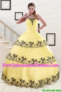 2015 Beautiful Light Yellow Quinceanera Dress with Appliques and Ruffled Layers