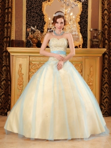Elegant Quinceanera Dress Sweetheart Beading Satin and Organza Champagne A-line