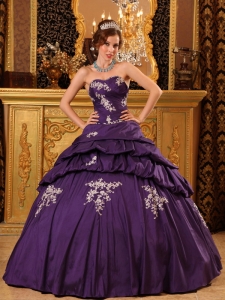 Pertty Purple Quinceanera Dress Sweetheart Taffeta Beading and Appliques Ball Gown