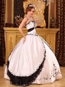 Classical White and Black Quinceanera Dress Strapless Embroidery Satin Ball Gown