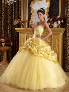 Modest Yellow Quinceanera Dress Taffeta and Tulle Beading Ball Gown