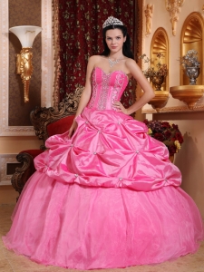 Modest Rose Pink Quinceanera Dress Sweetheart Taffeta Beading Ball Gown