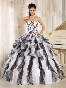 2015 Multi-color Embroidery Ruffles Quinceanera Gowns With Strapless
