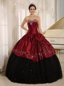 Custom Made Beaded and Embroidery Decorate Black and Wine Red Quinceanera Dress Wear In Trinidad