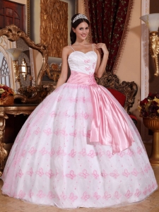 Pretty Light Pink Quinceanera Dress Spaghetti Straps Organza Embroidery Ball Gown