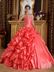 Elegant Watermelon Quinceanera Dress Sweetheart Taffeta Emboridery and Beading Ball Gown