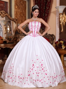 New White Quinceanera Dress Strapless Taffeta Beading and Embroidery Ball Gown