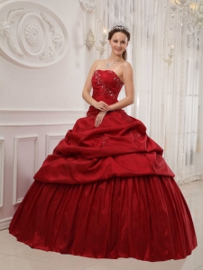 Luxurious Wine Red Quinceanera Dress Strapless Taffeta Ruffles Ball Gown