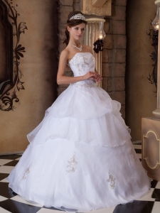 Pretty White Quinceanera Dress Strapless Appliques Satin and Organza Ball Gown
