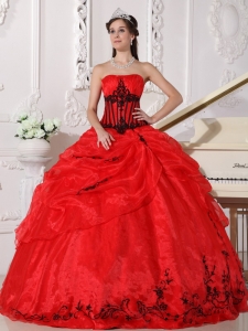 Beautiful Red and Black Quinceanera Dress Strapless Floor-length Organza Appliques Ball Gown