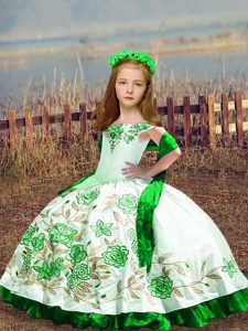 Sleeveless Floor Length Embroidery Lace Up Pageant Gowns For Girls with White