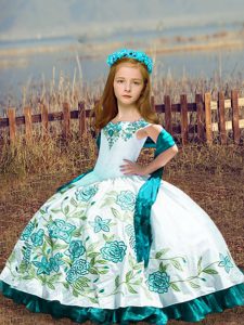 Sleeveless Satin Floor Length Lace Up Little Girls Pageant Gowns in White with Embroidery