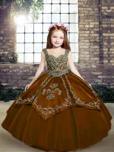 High Quality Brown Pageant Gowns For Girls Party and Wedding Party with Beading and Embroidery Straps Sleeveless Lace Up