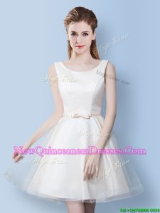 Latest Scoop Knee Length Lace Up Dama Dress for Quinceanera White and In for Prom and Party withBowknot